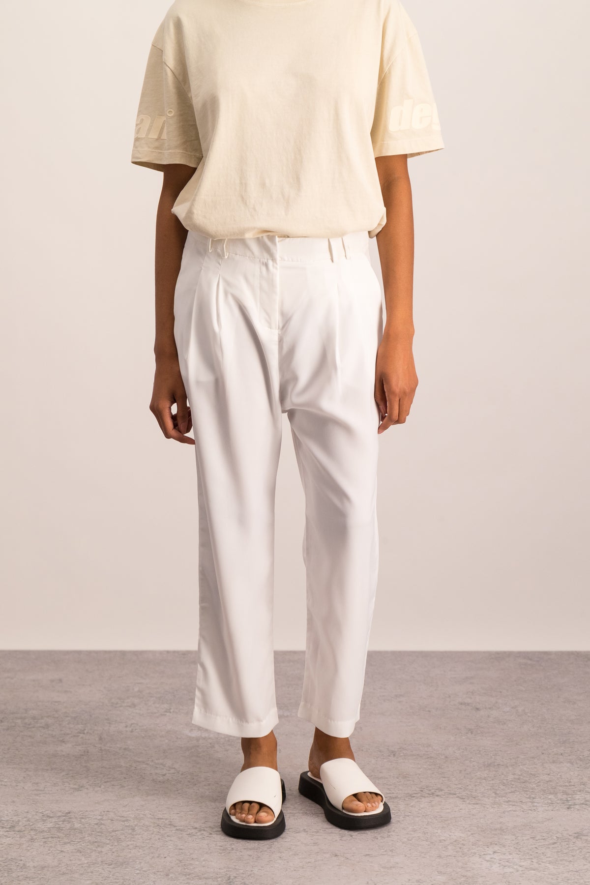 Relaxed Pleated Trouser