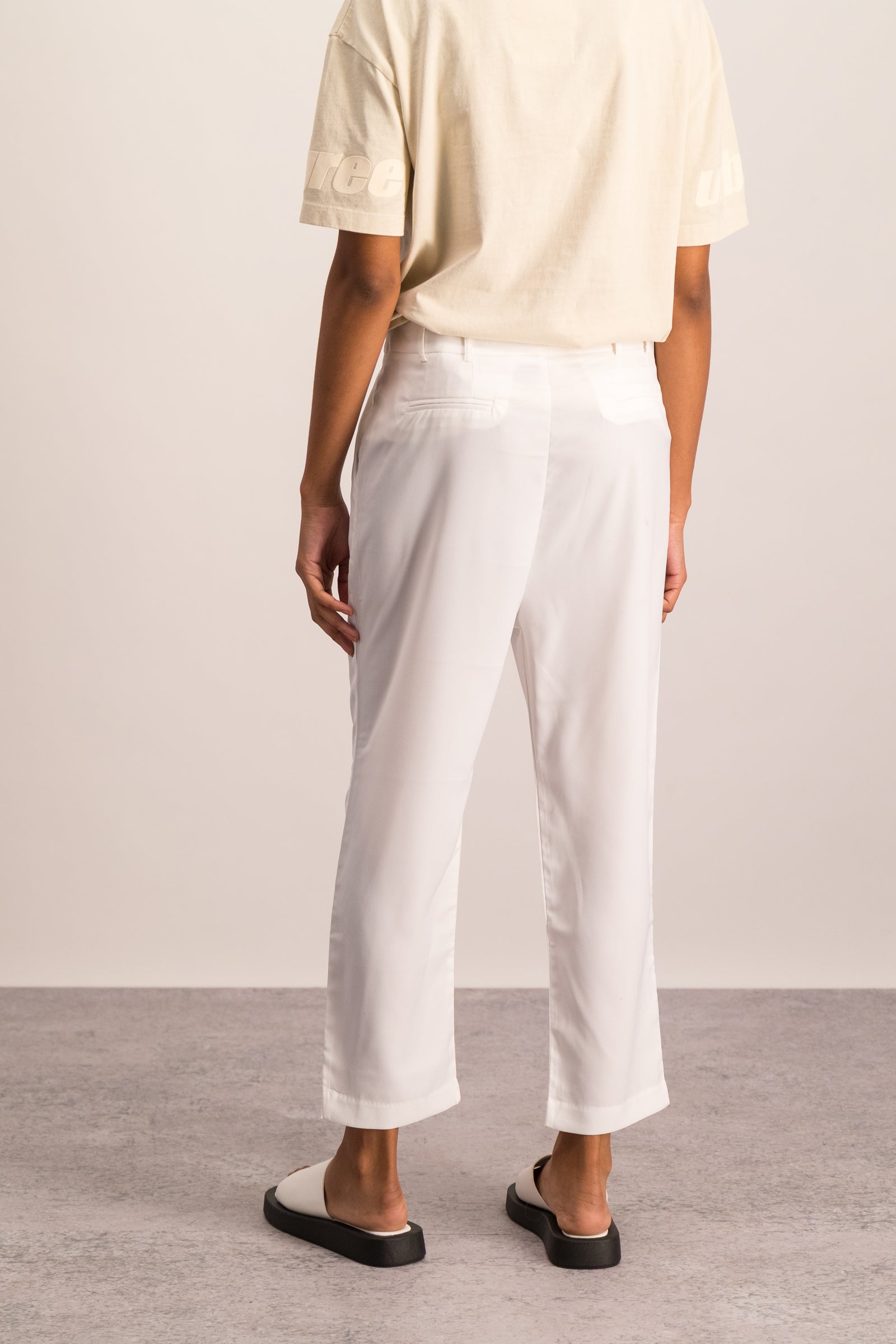 Relaxed Pleated Trouser